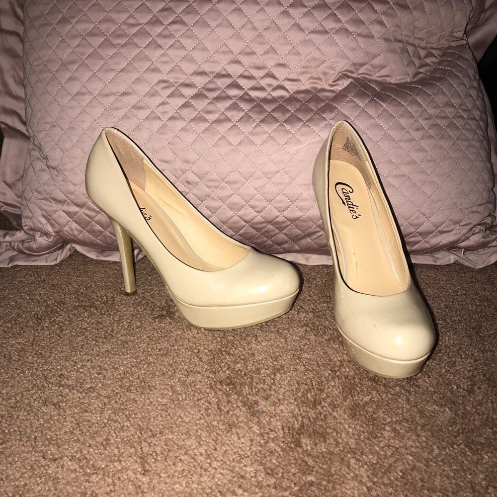 Nude pumps!